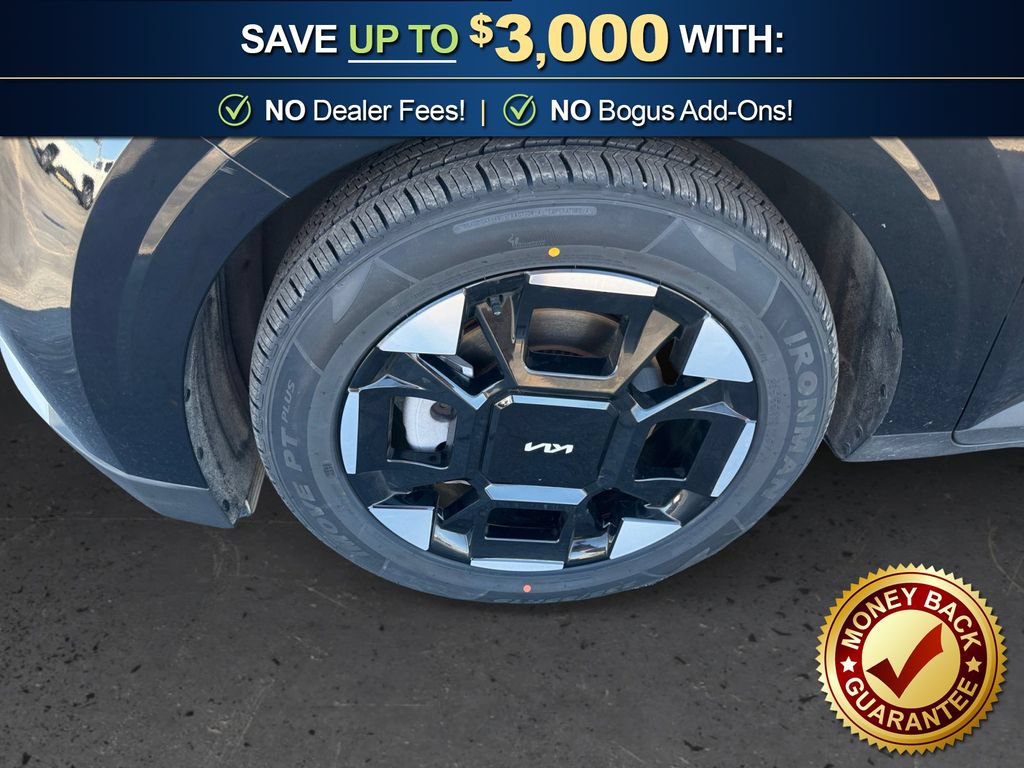 Used 2025 Kia Carnival EX FWD image 13