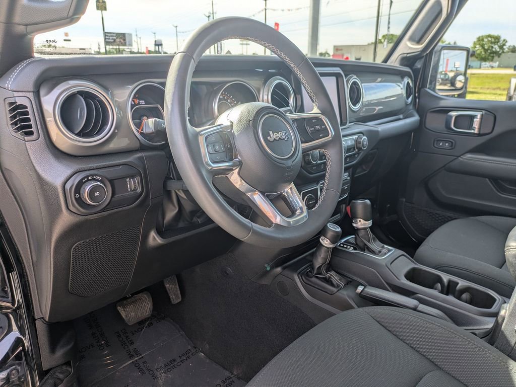 Used 2023 Jeep Wrangler Sahara image 14