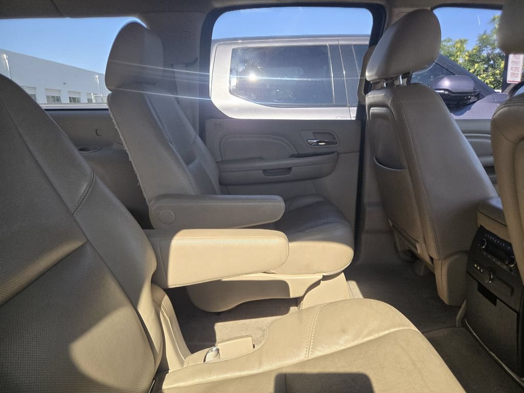 Used 2014 Cadillac Escalade ESV Premium AWD/4WD image 8