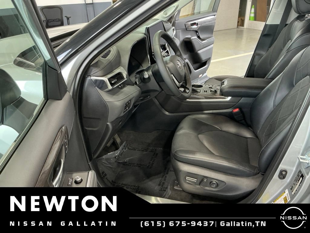 Used 2023 Toyota Highlander Platinum AWD/4WD image 6