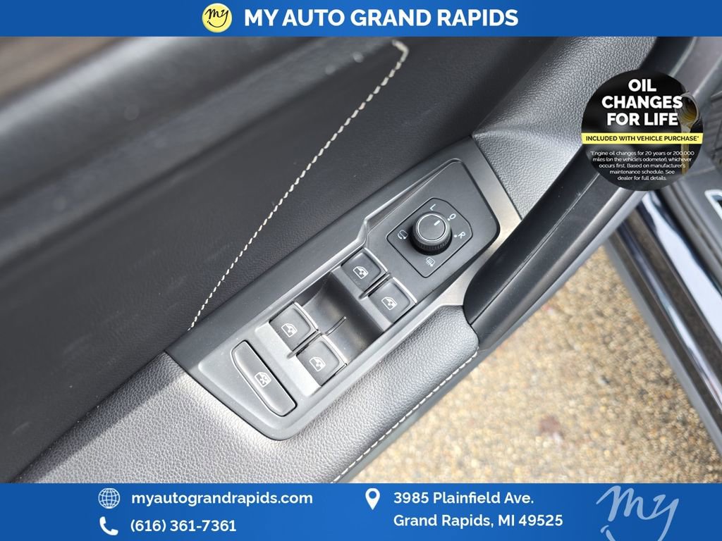 Used 2022 Volkswagen Tiguan SEL R-Line image 15