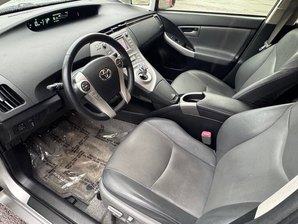 Used 2013 Toyota Prius Five image 16