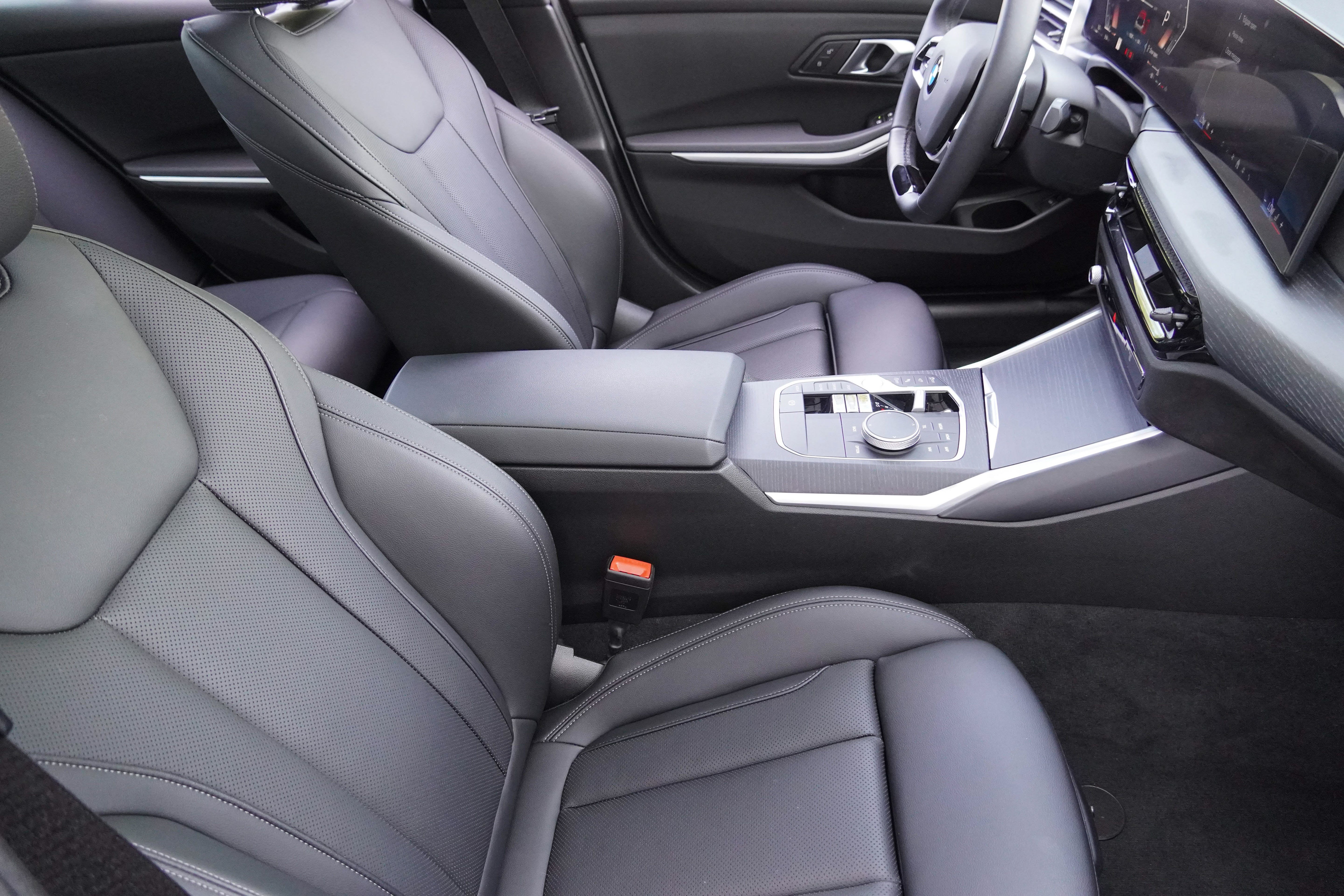 Used 2025 BMW 330i Sedan RWD image 12