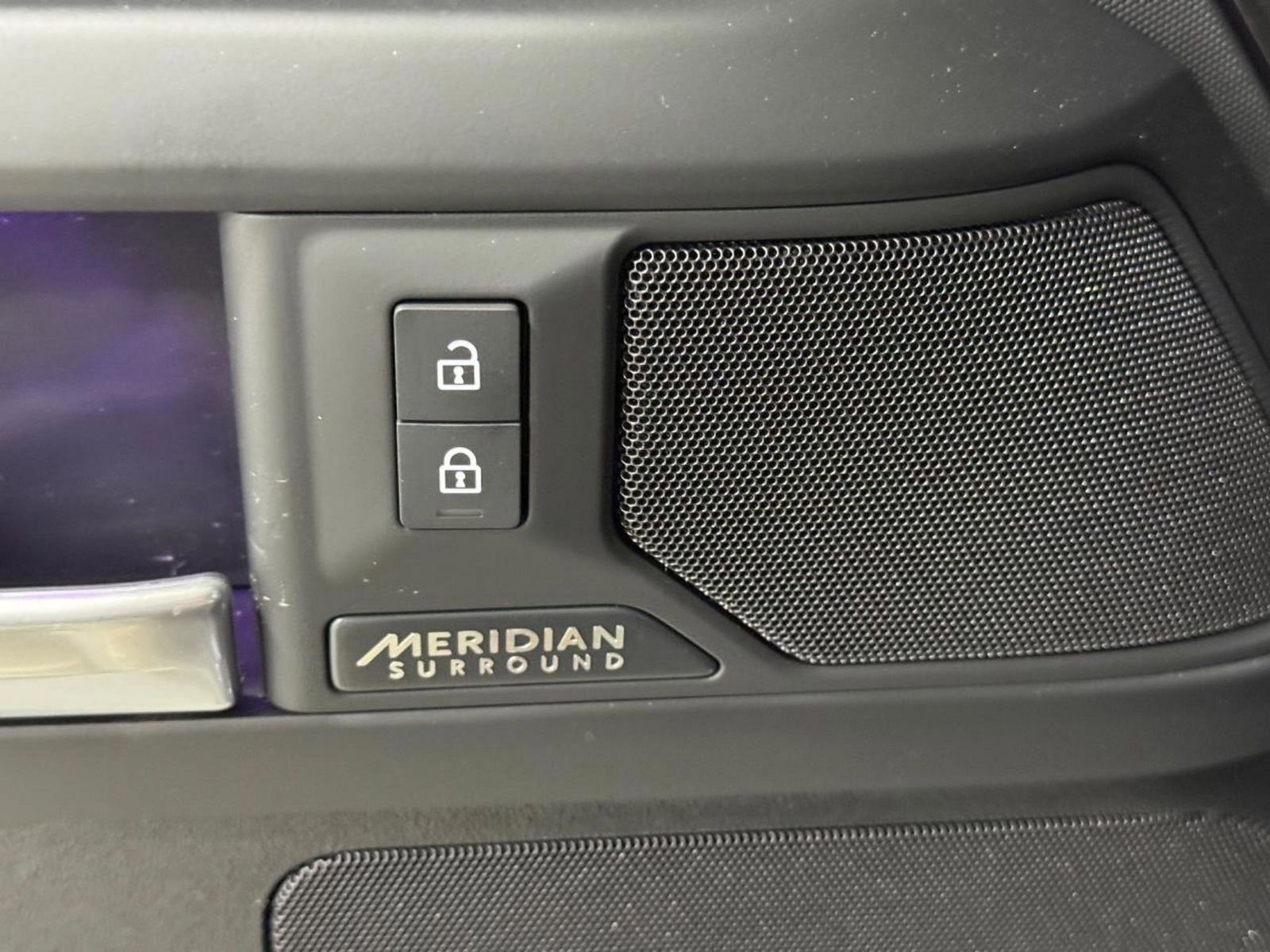 New 2026 Land Rover Defender 130 X-Dynamic SE image 25