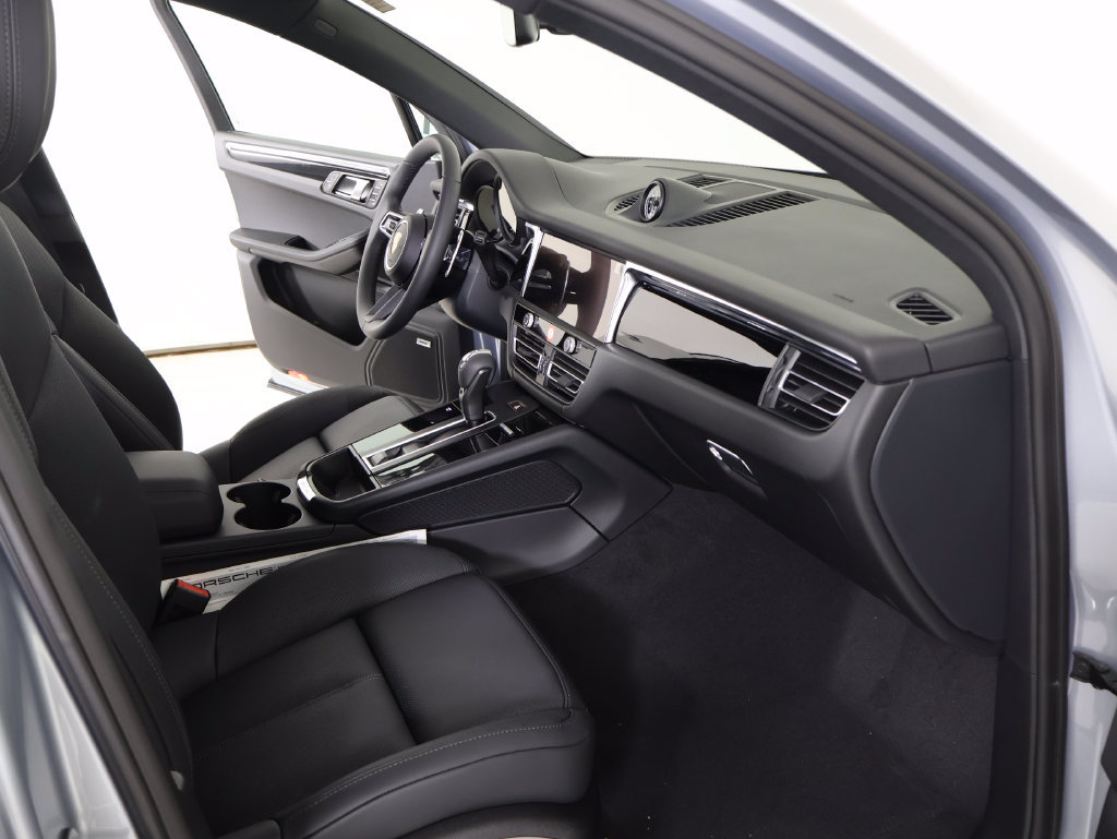 New 2026 Porsche Macan AWD/4WD image 7