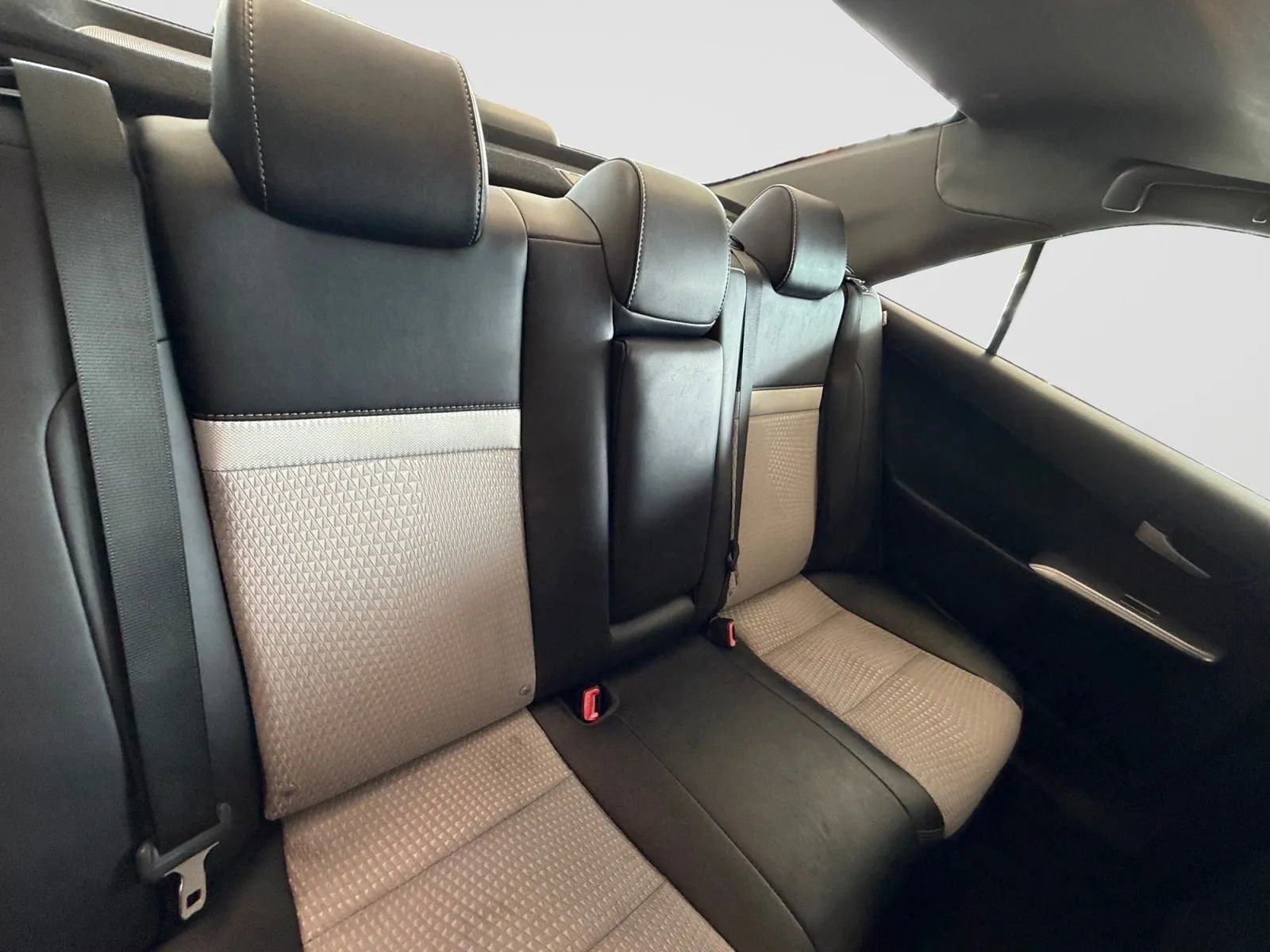Used 2014 Toyota Camry SE FWD image 18