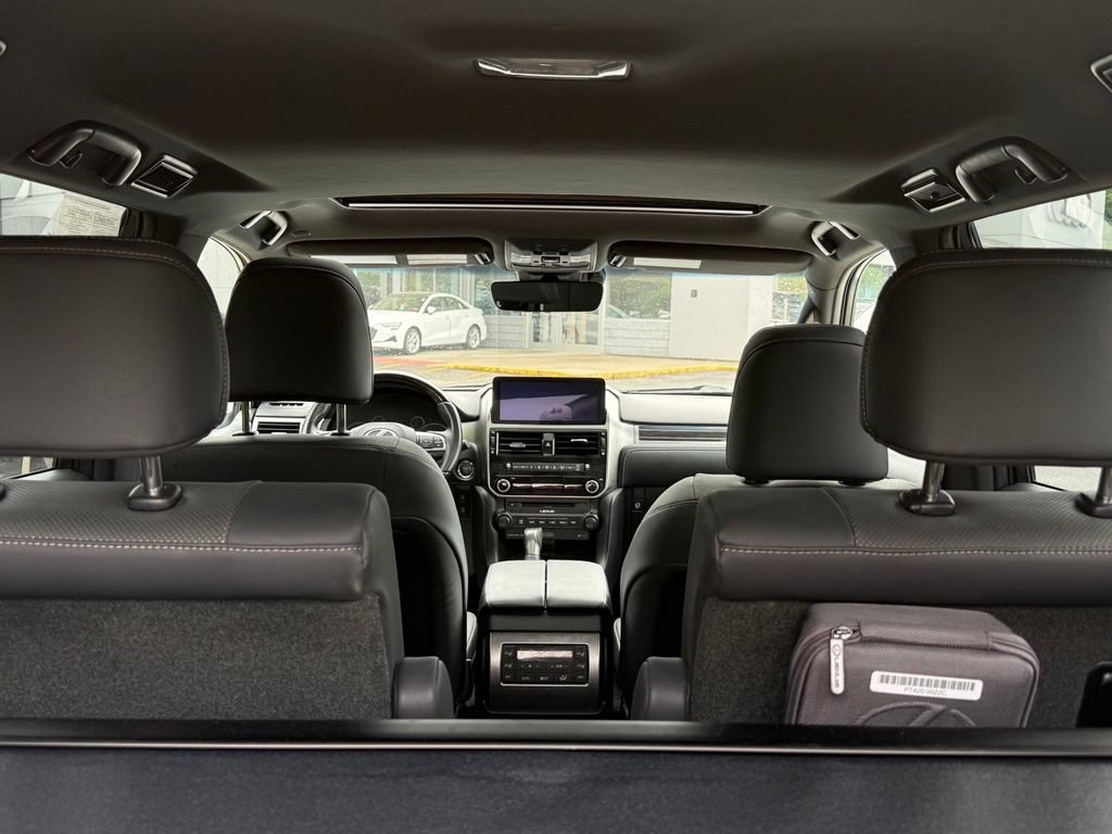 Used 2022 Lexus GX 460 Premium w/ Accessory Package AWD/4WD image 19
