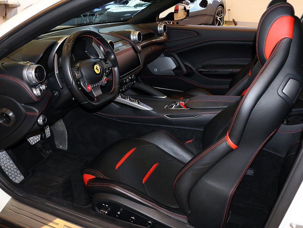 Certified 2018 Ferrari GTC4Lusso image 4