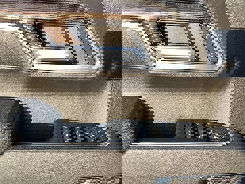 Used 2025 Chevrolet Silverado 1500 LT w/ Convenience Package II image 29