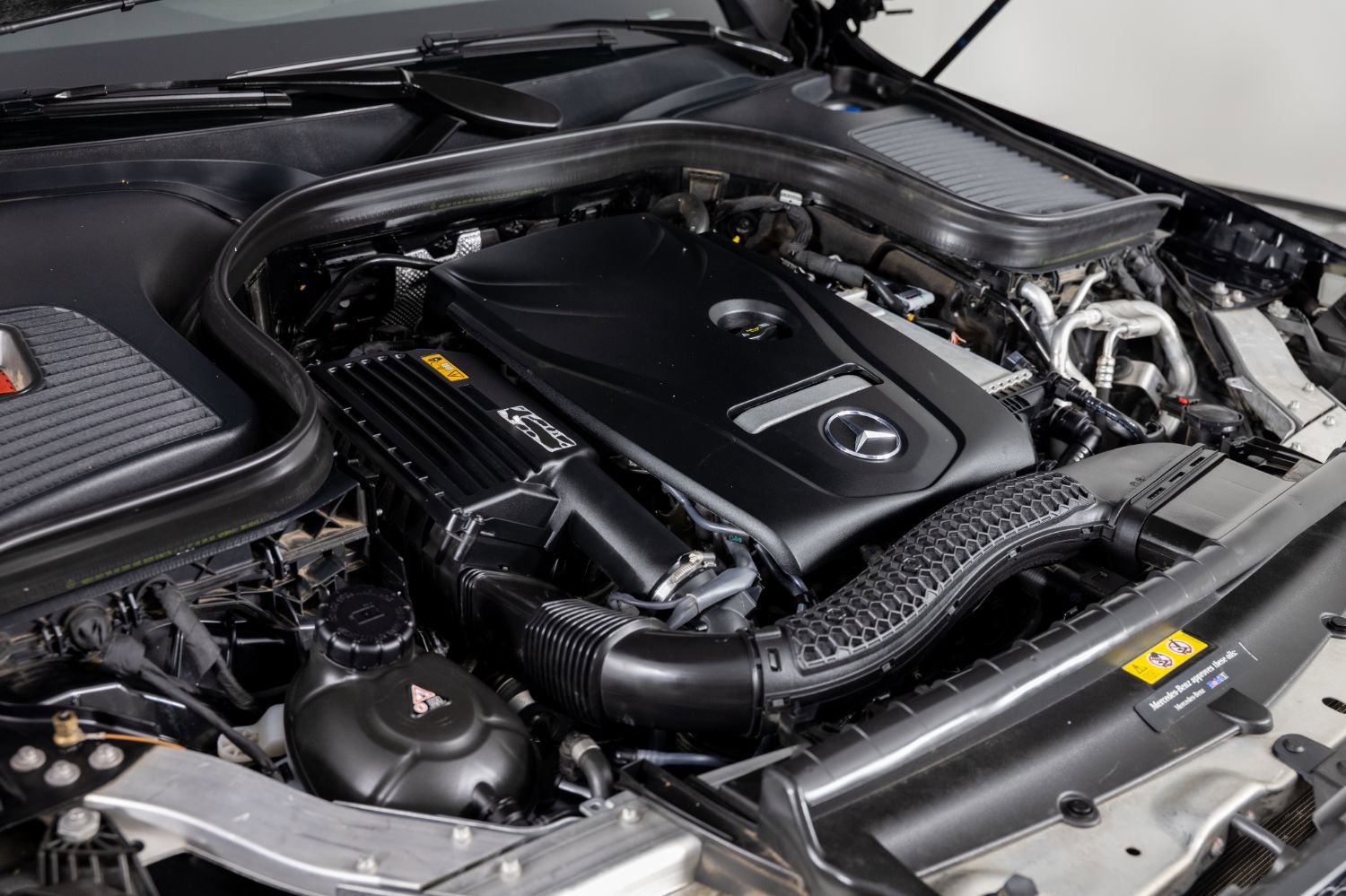 Used 2019 Mercedes-Benz GLC 300 4MATIC w/ Premium Package image 38