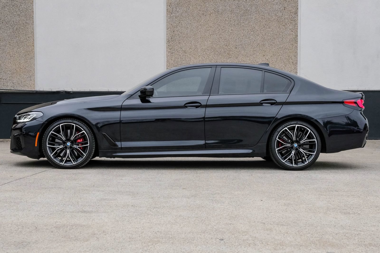 Used 2023 BMW M550i xDrive w/ Executive Package AWD/4WD image 19