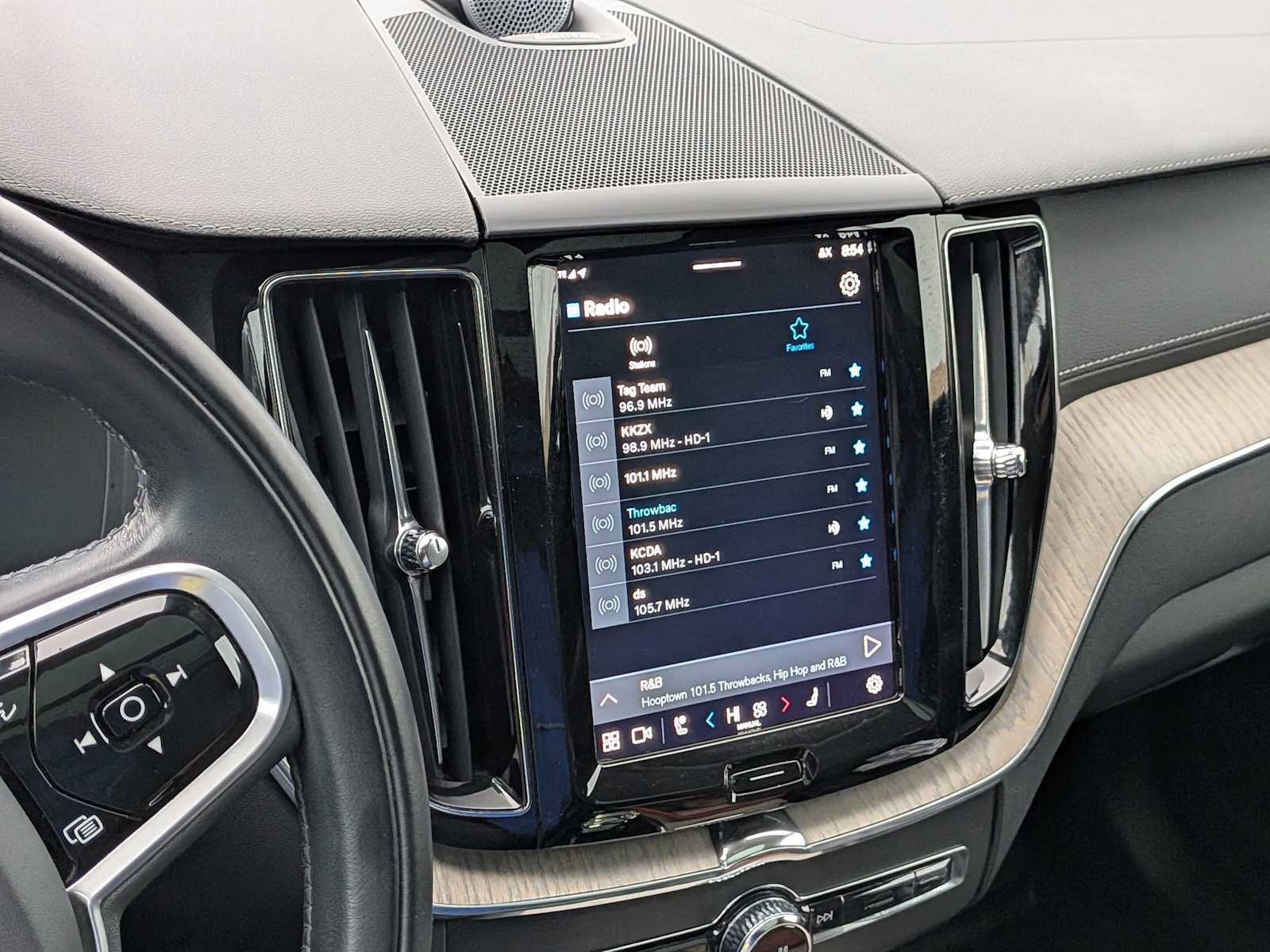 Used 2022 Volvo XC60 B5 Inscription w/ Advanced Package image 32