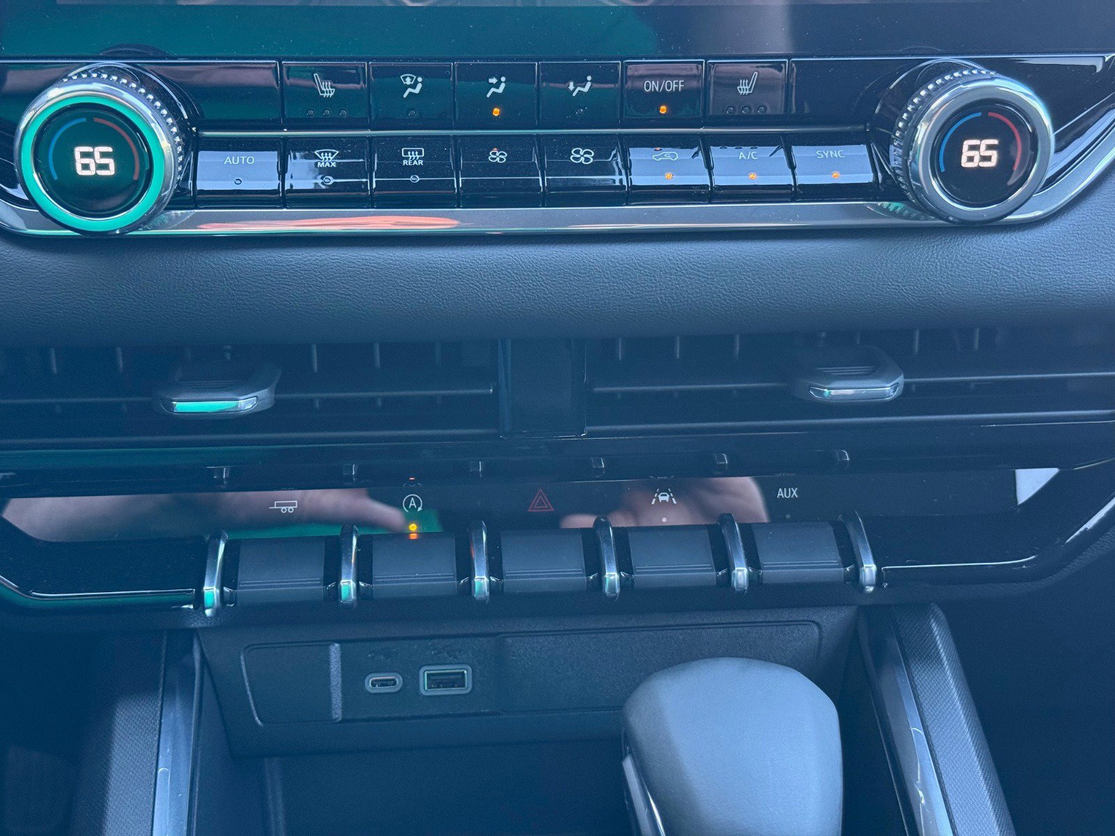 New 2026 GMC Canyon Elevation w/ Convenience Package image 19