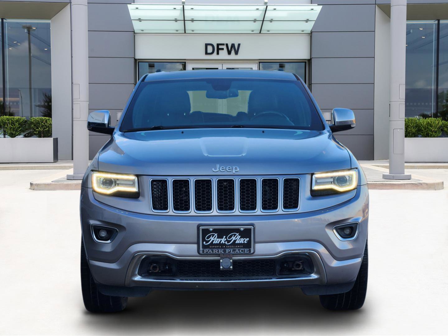 Used 2016 Jeep Grand Cherokee Overland image 2