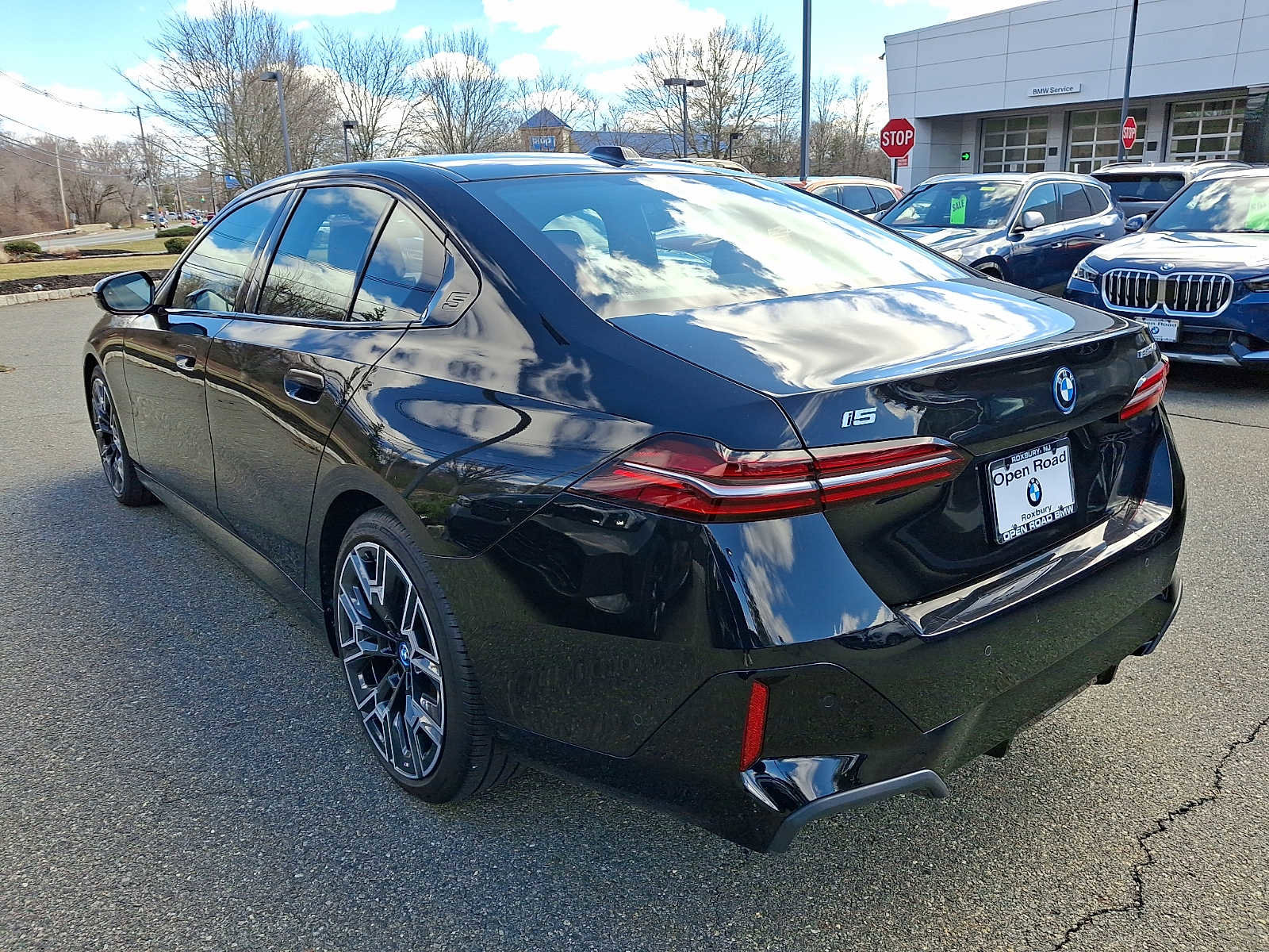 Used 2024 BMW i5 eDrive40i w/ M Sport Package image 4