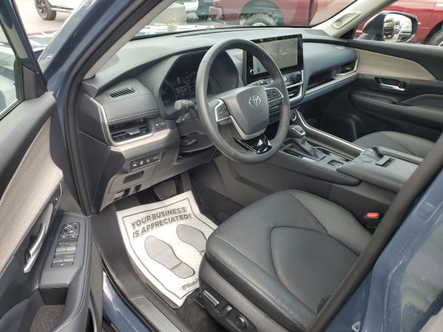Used 2025 Toyota Grand Highlander AWD Hybrid image 12