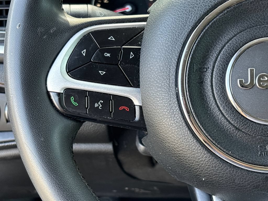 Used 2018 Jeep Renegade Latitude FWD image 18