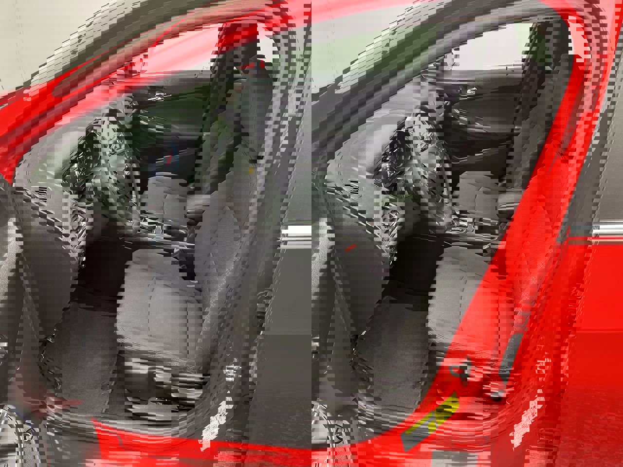 Used 2017 Chevrolet Cruze LT image 3