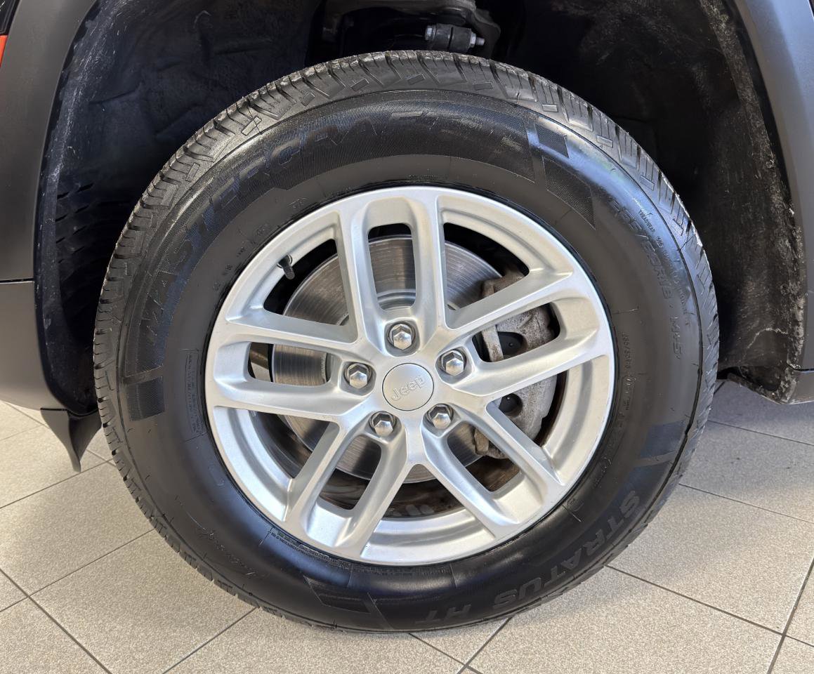 Used 2023 Jeep Grand Cherokee L Laredo w/ Trailer Tow Group (B) image 66