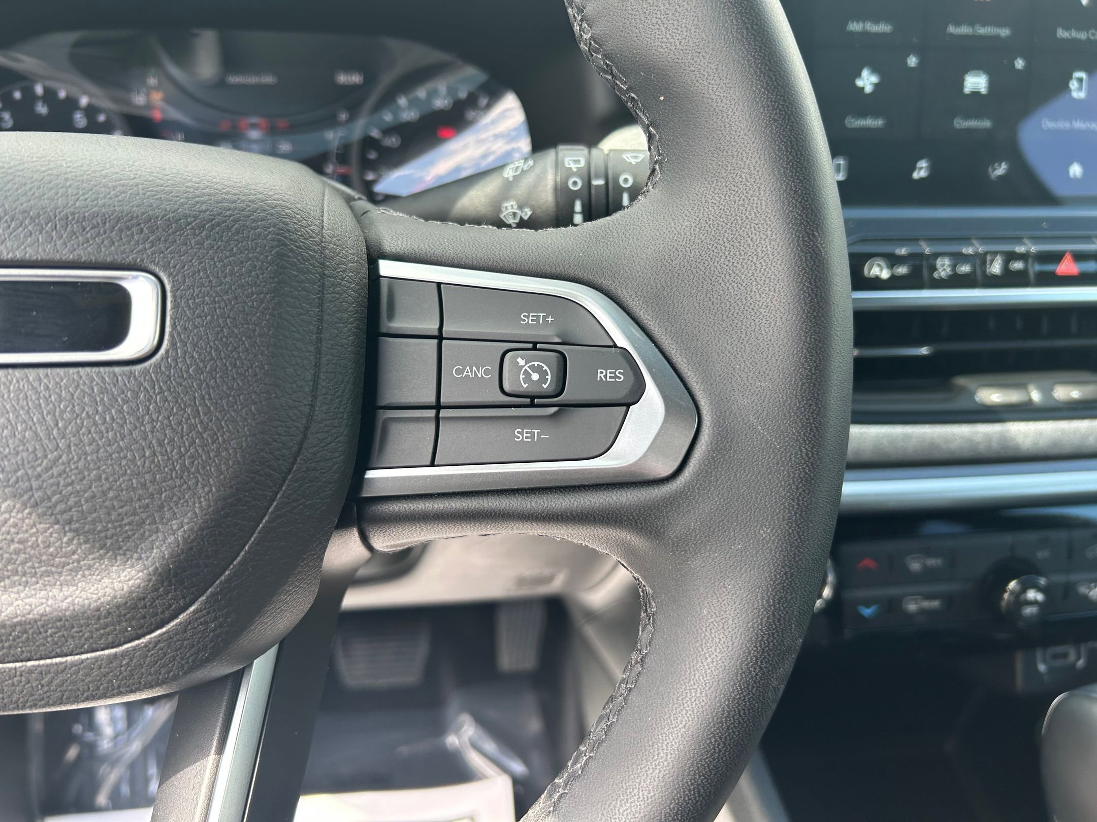 Used 2024 Jeep Compass Latitude AWD/4WD image 14