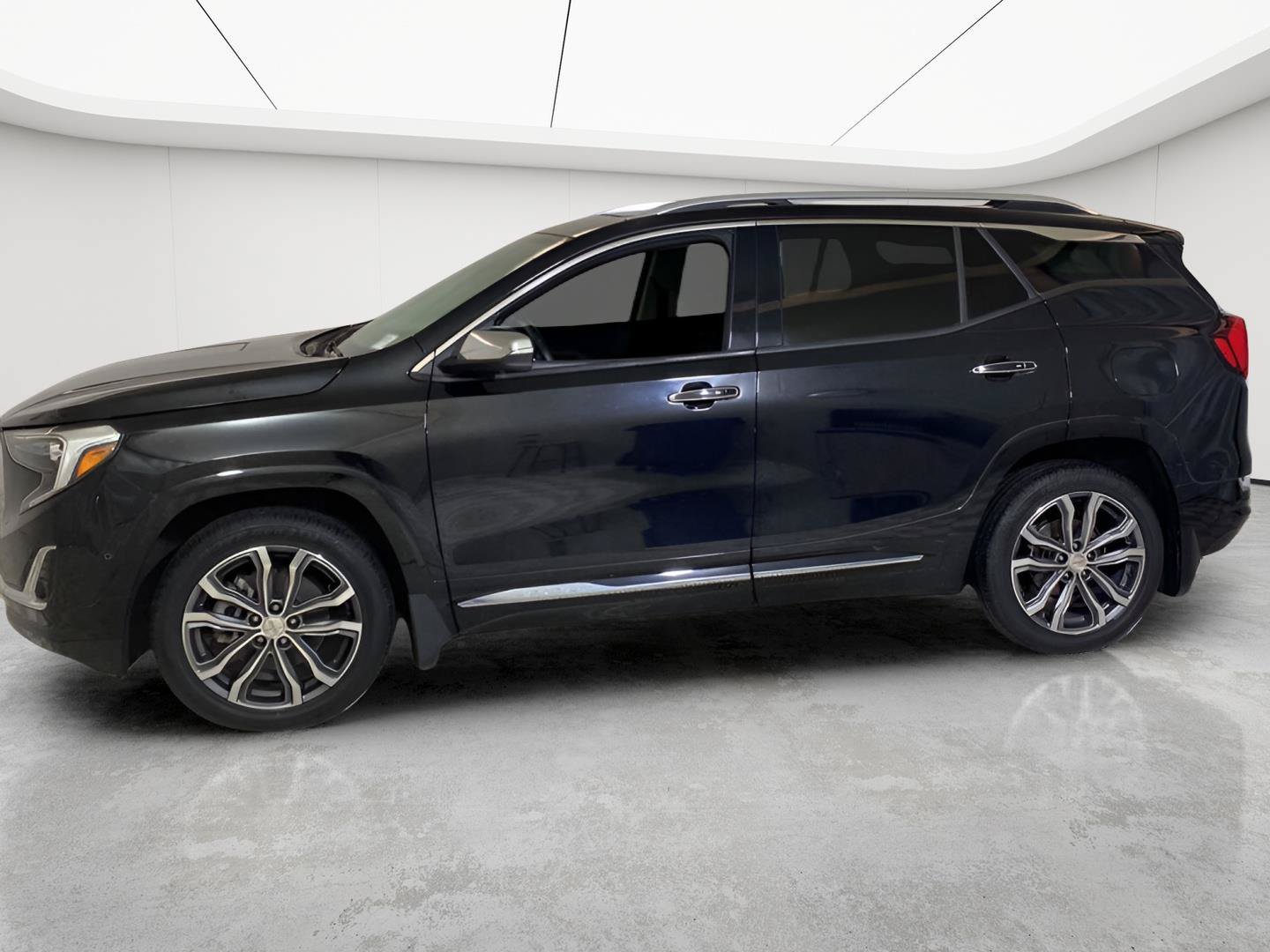 Certified 2020 GMC Terrain Denali w/ Denali Premium Package AWD/4WD image 5