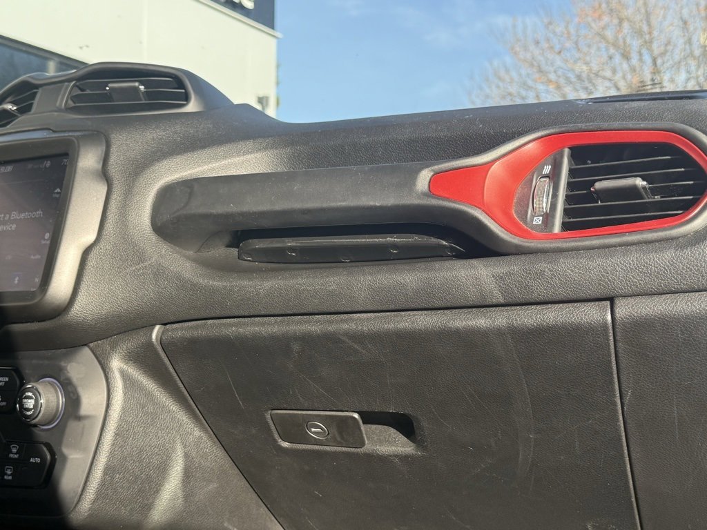 Used 2021 Jeep Renegade Trailhawk w/ Luxury Group III image 28