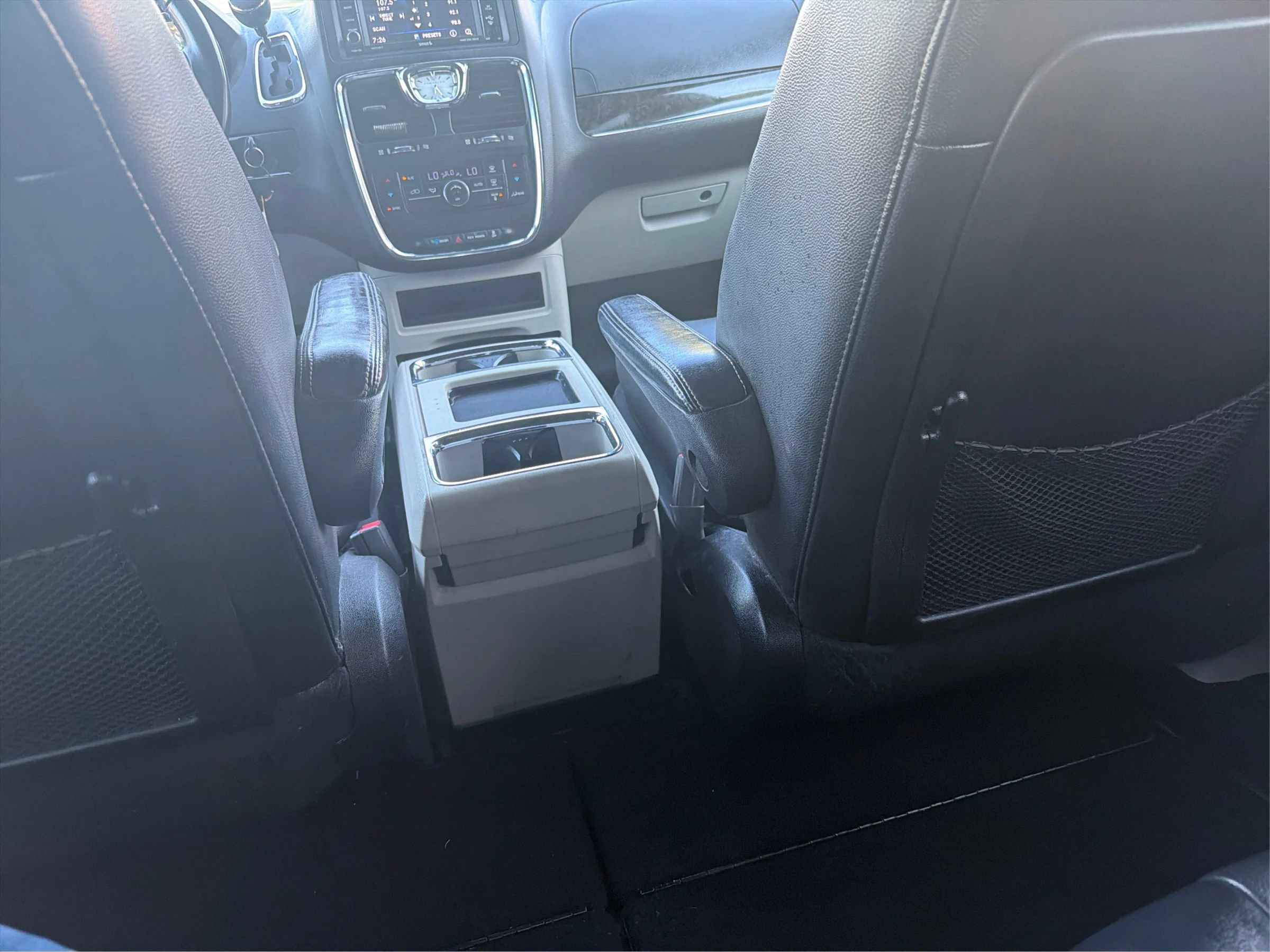 Used 2013 Chrysler Town & Country Touring FWD image 21
