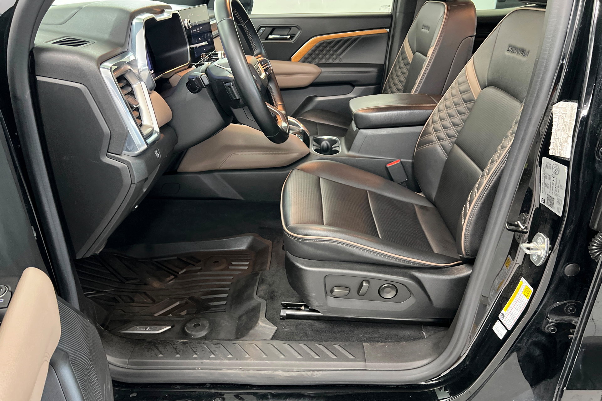 Used 2023 GMC Canyon Denali AWD/4WD image 19