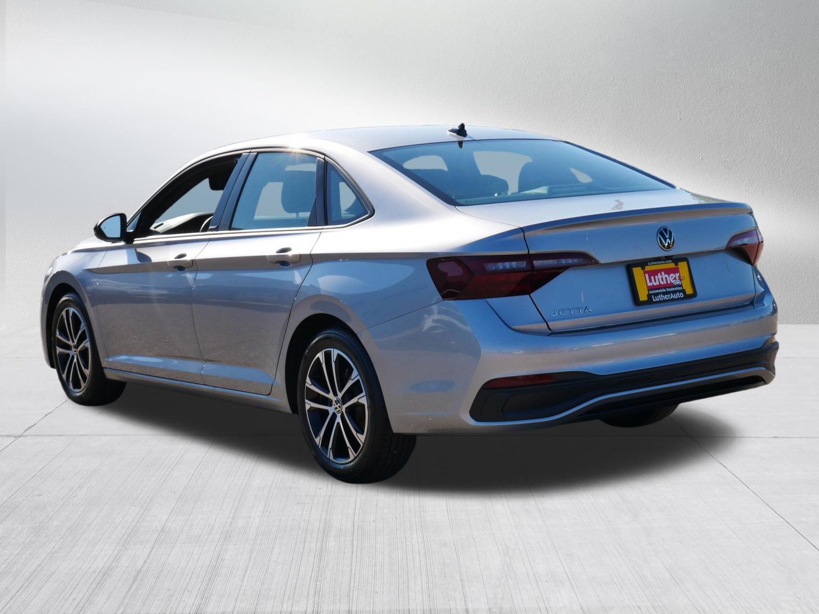 Used 2024 Volkswagen Jetta Sport FWD image 5