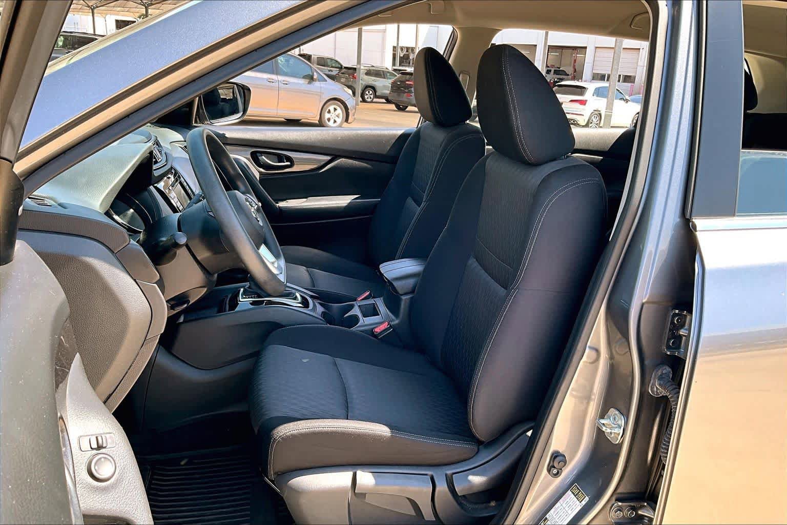 Used 2020 Nissan Rogue S FWD image 8