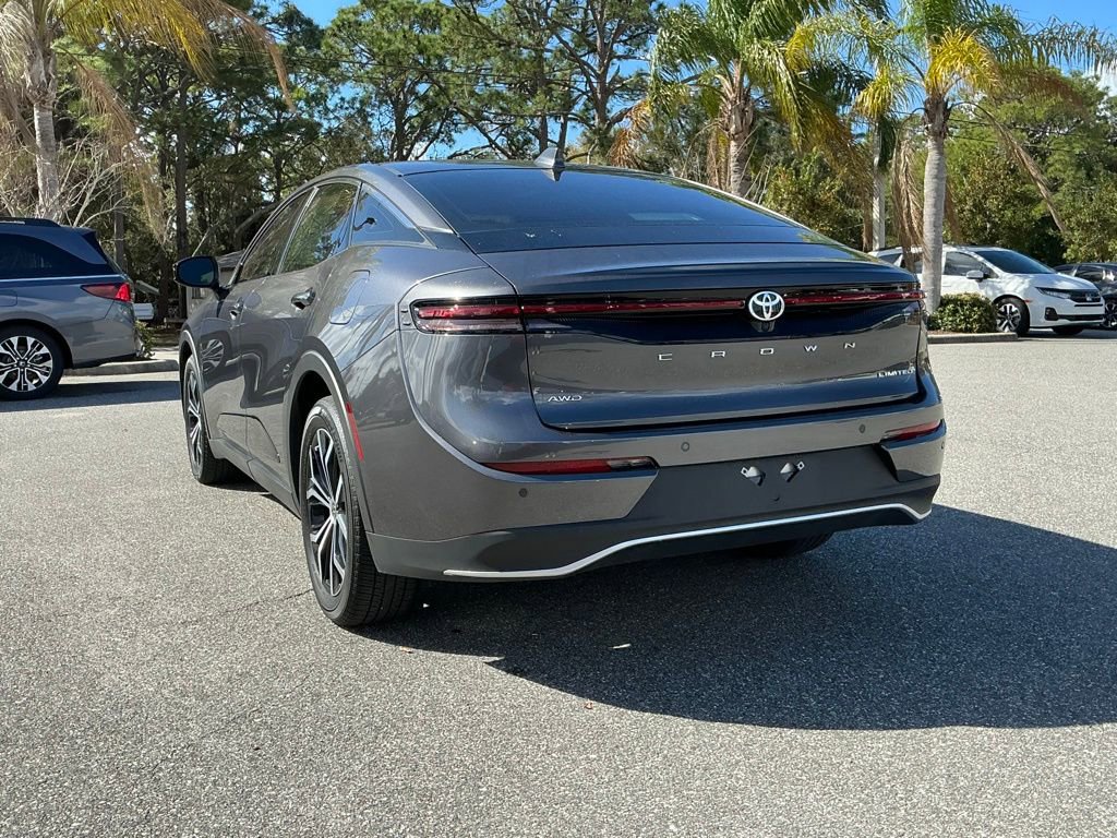 Used 2023 Toyota Crown XLE image 5