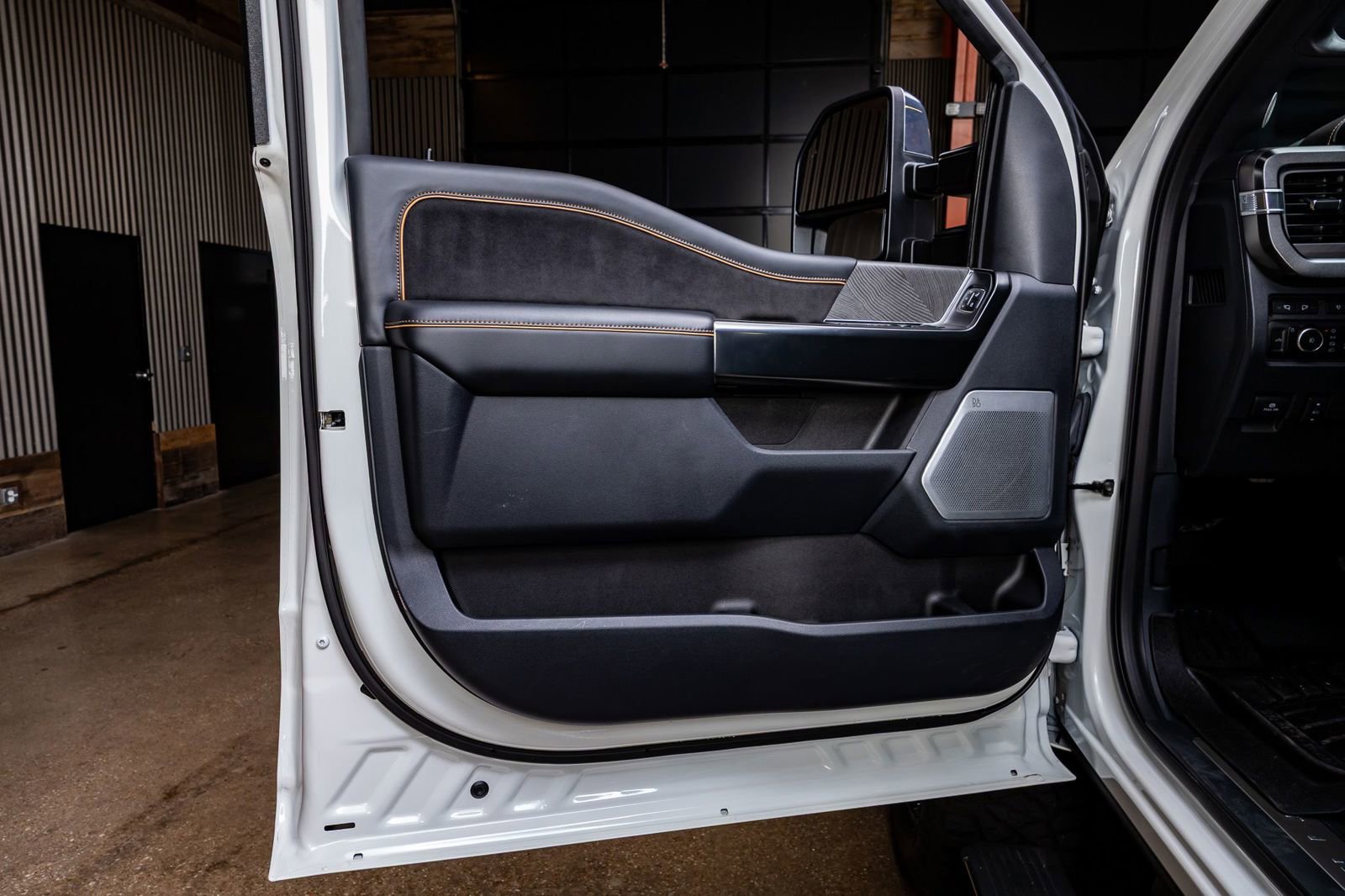 Used 2024 Ford F350 Platinum image 35