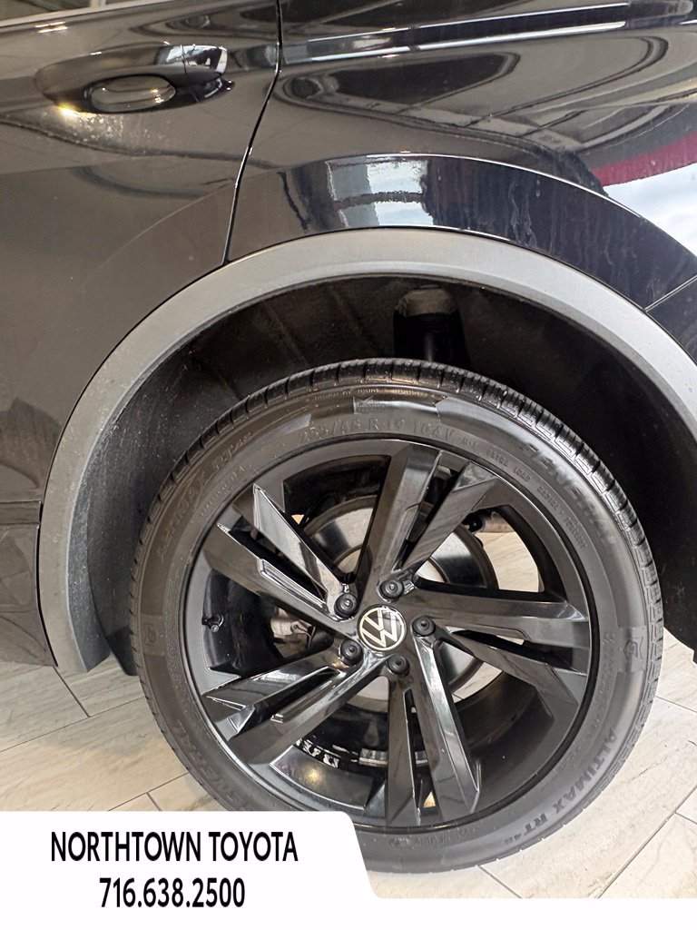 Used 2024 Volkswagen Tiguan SE R-Line AWD/4WD image 12