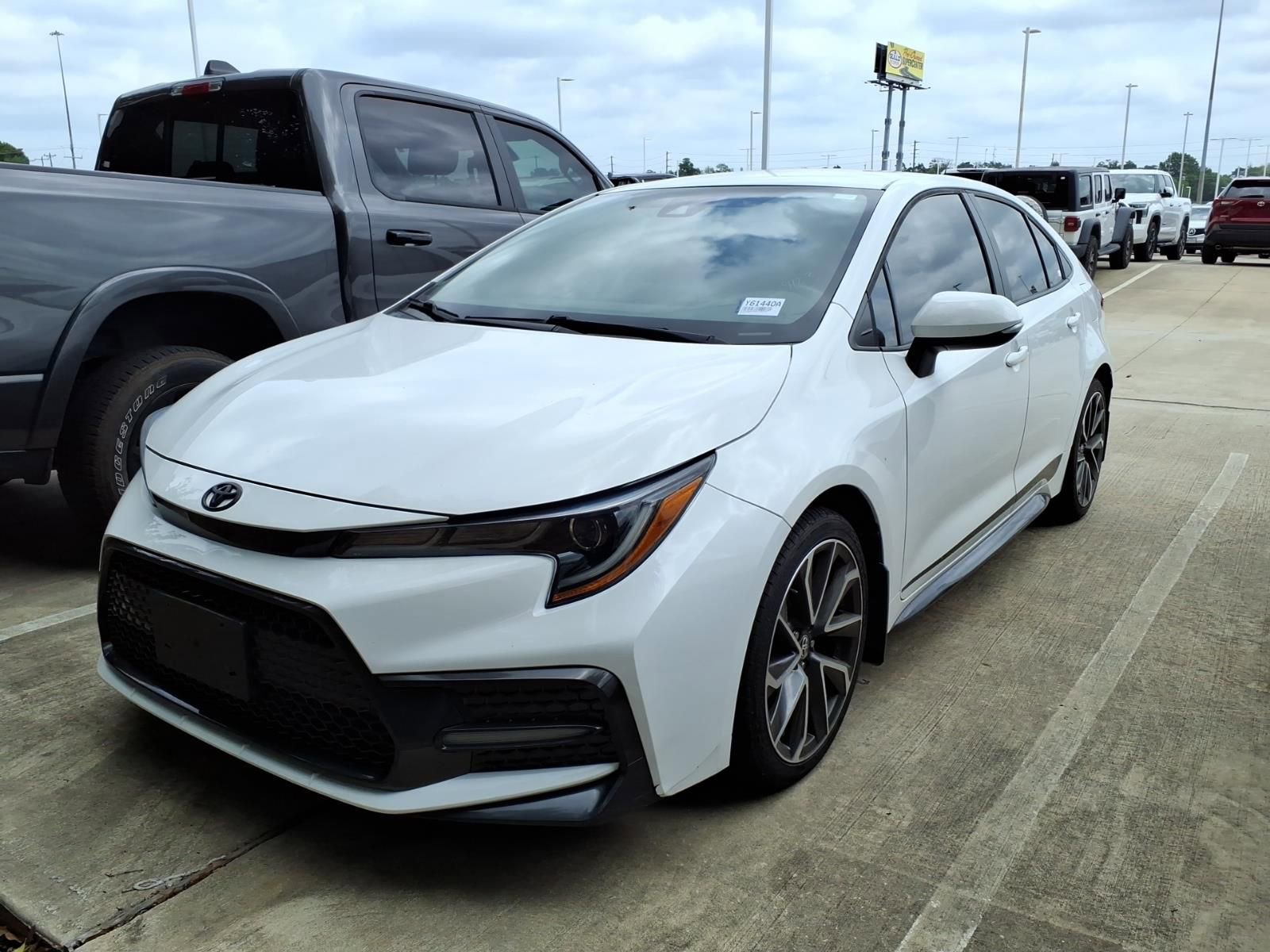 Used 2022 Toyota Corolla SE FWD image 4