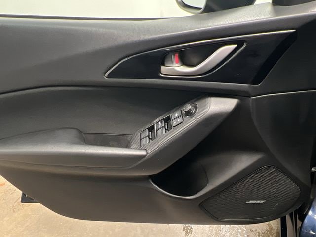 Used 2016 MAZDA MAZDA3 i Touring w/ Popular Equipment Package image 18