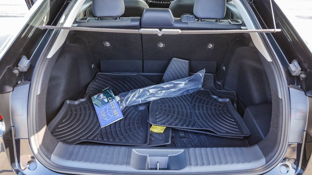 Used 2026 Toyota Prius LE FWD image 30