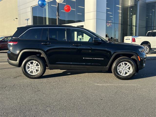 New 2025 Jeep Grand Cherokee Laredo image 5