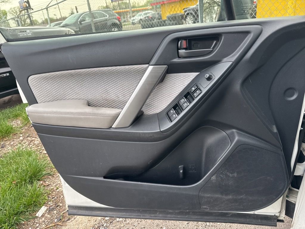 Used 2017 Subaru Forester 2.5i w/ Alloy Wheel Package image 10