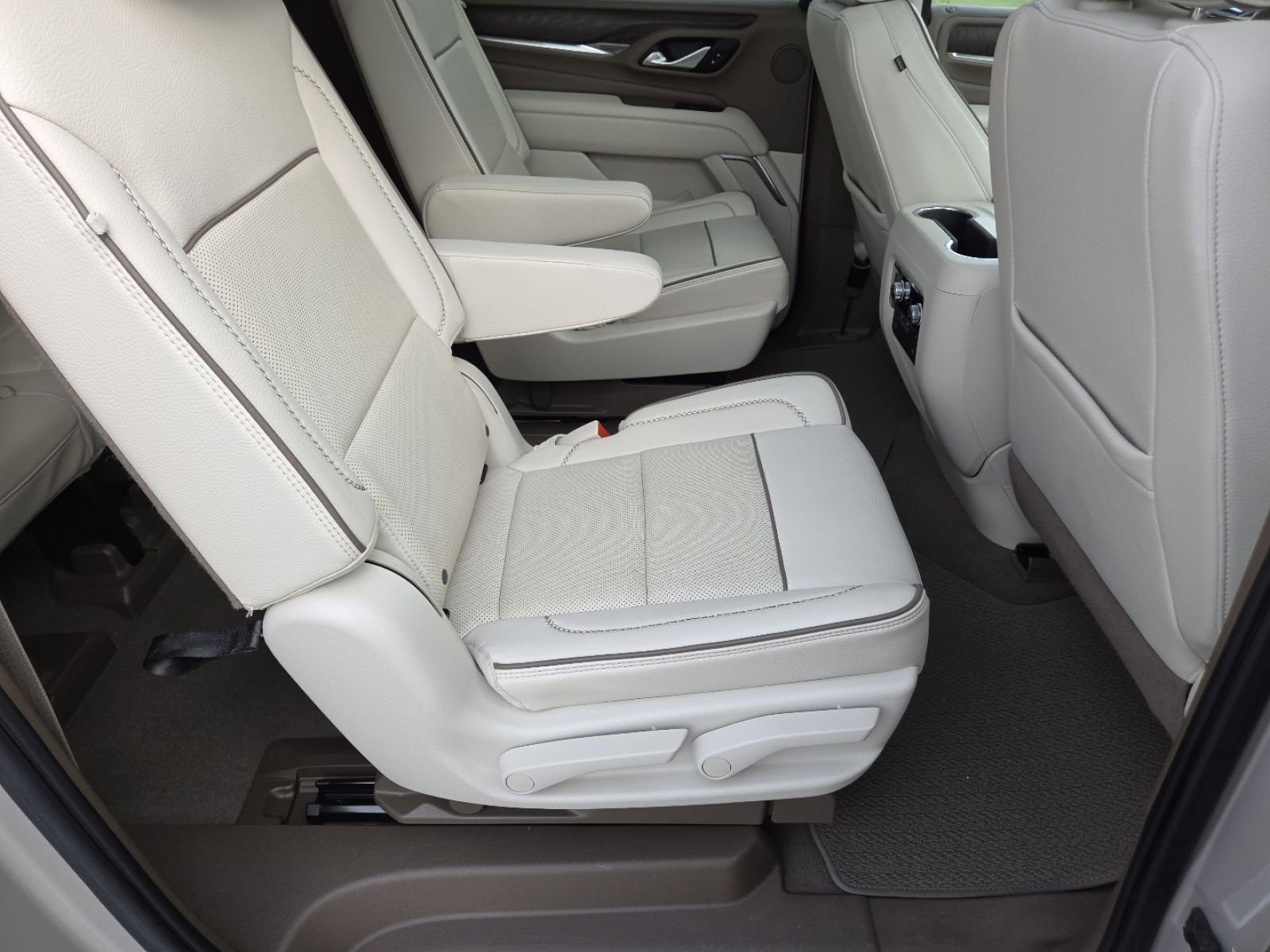Used 2022 GMC Yukon XL Denali RWD image 25