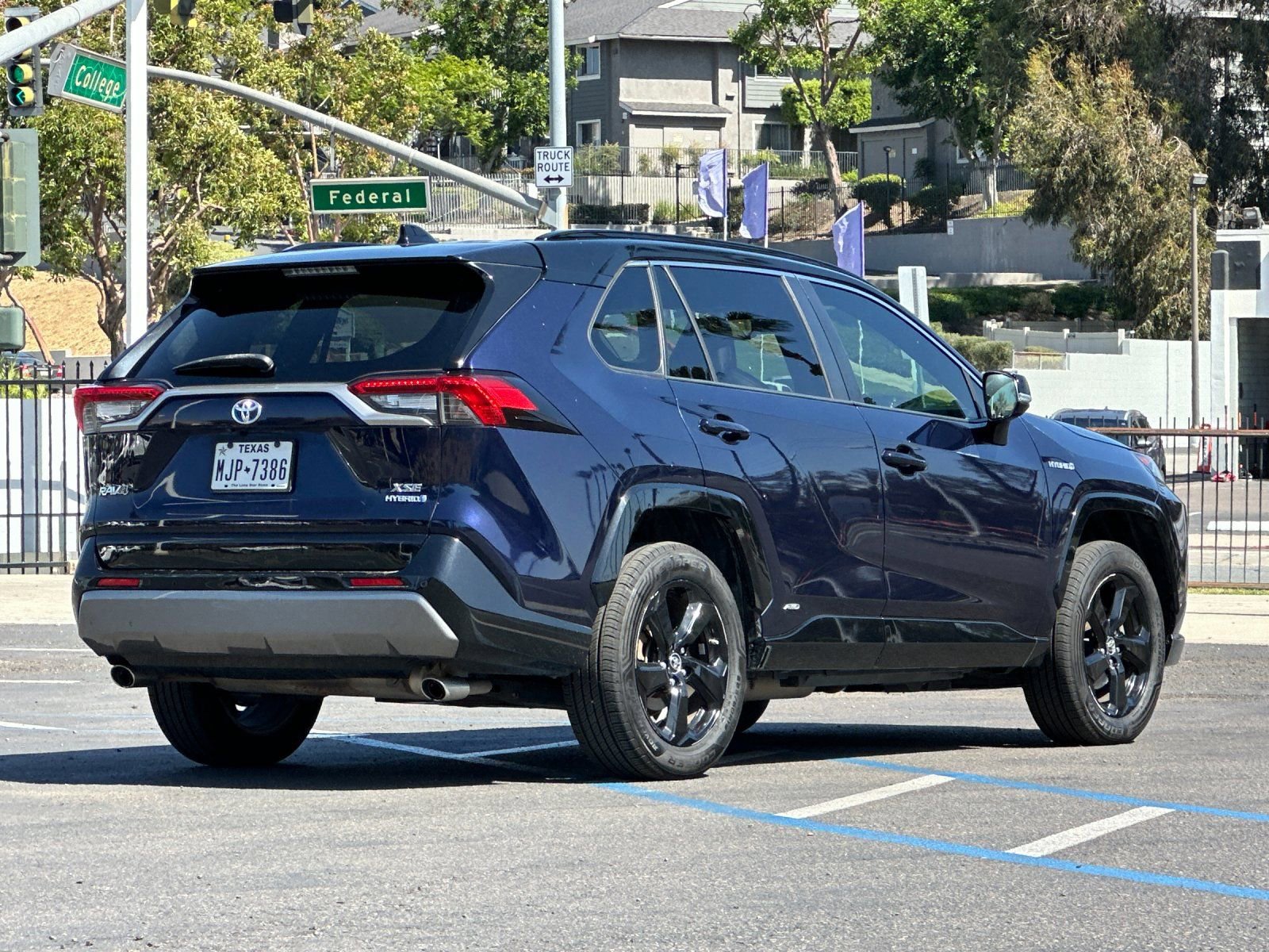 Used 2019 Toyota RAV4 XSE AWD/4WD image 5