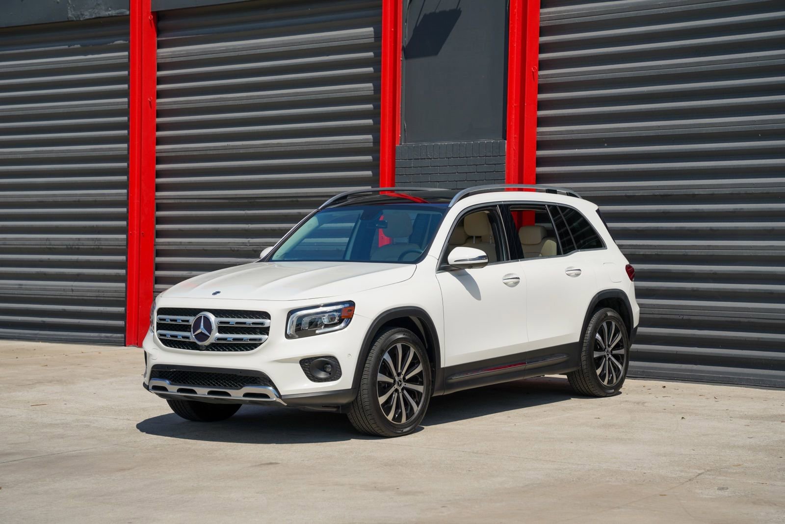 Used 2021 Mercedes-Benz GLB 250 w/ Premium Package image 1