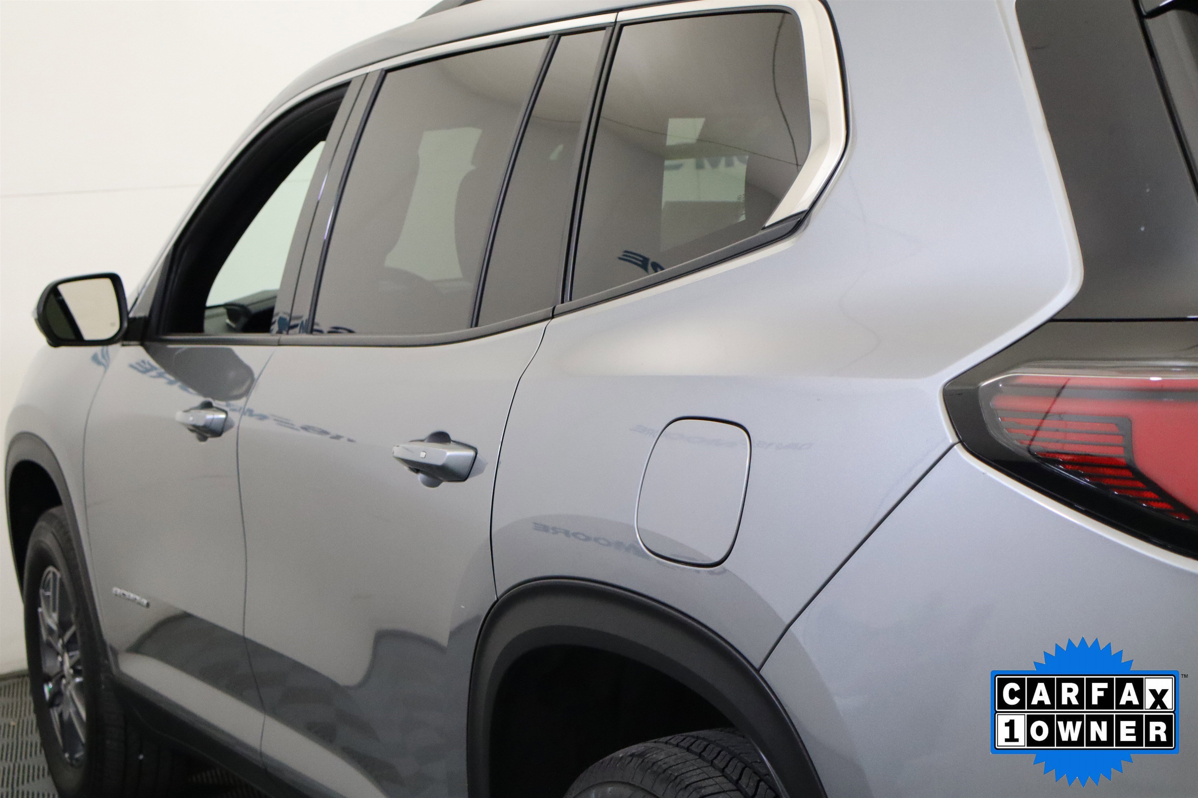 Used 2025 GMC Acadia Elevation image 9