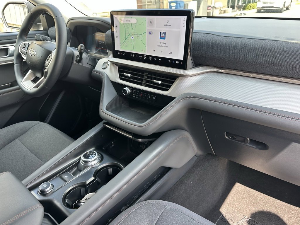 Used 2025 Ford Explorer Active image 15