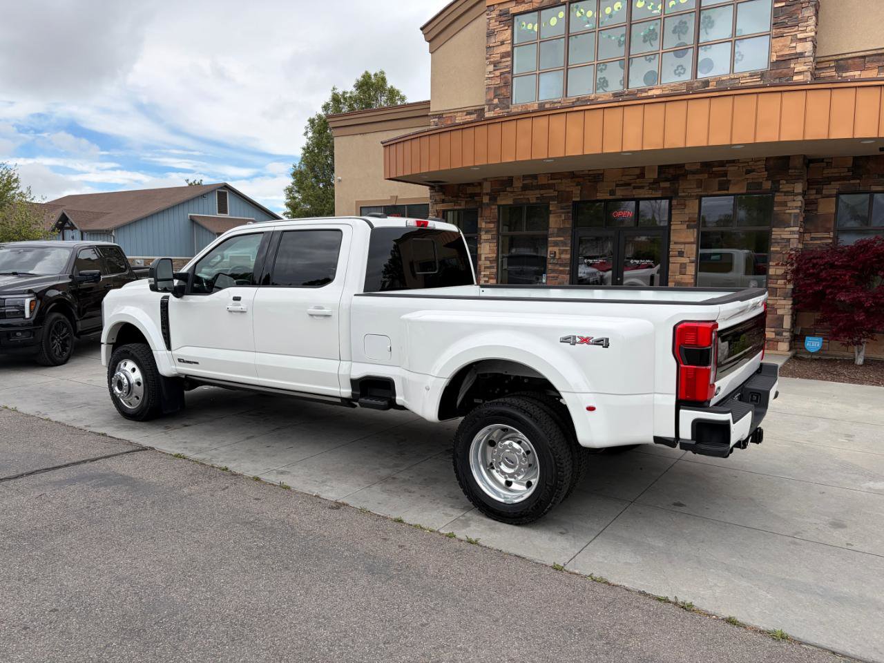 Used 2025 Ford F450 Platinum w/ Camper Package image 35