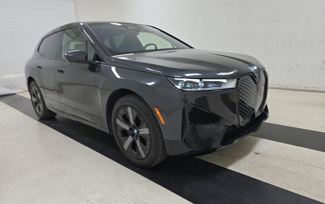 Used 2023 BMW iX xDrive50 w/ Sport Package AWD/4WD image 2