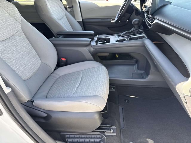 Used 2022 Toyota Sienna LE image 11