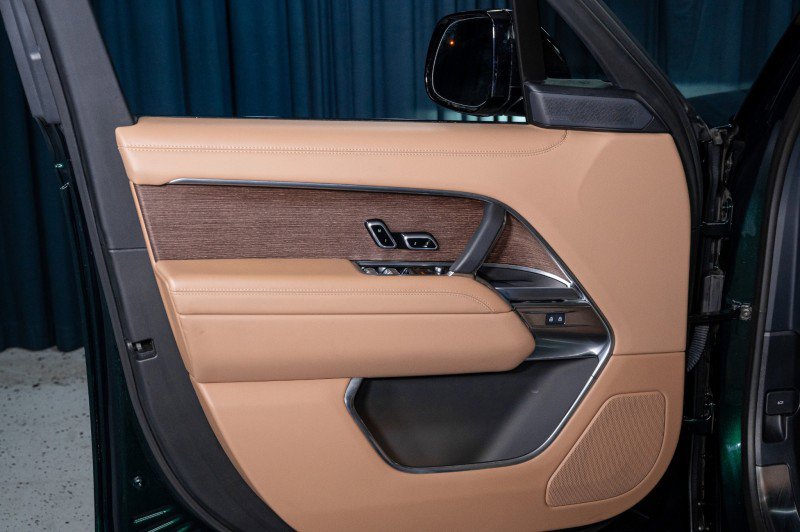 Used 2024 Land Rover Range Rover Long Wheelbase SE image 12