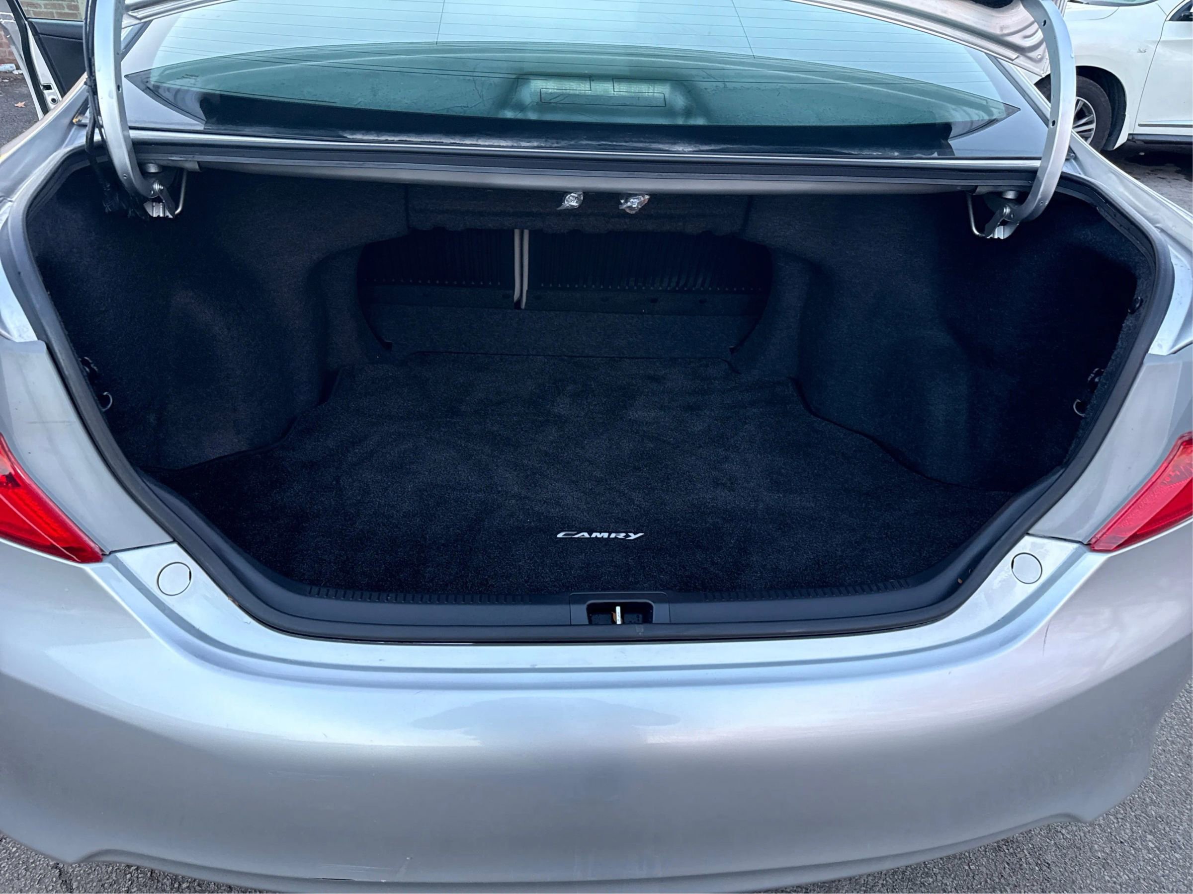 Used 2012 Toyota Camry LE image 15