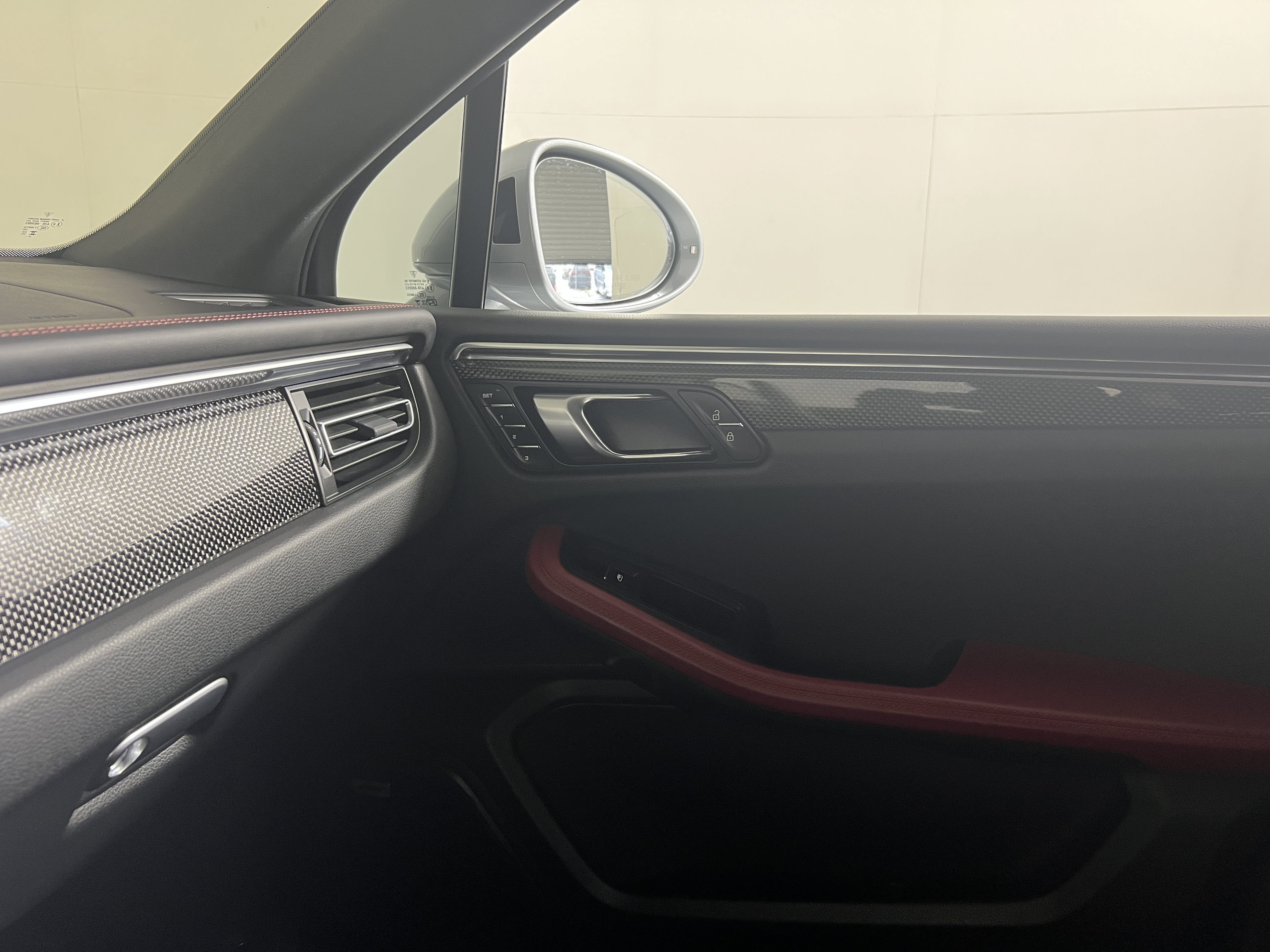 Certified 2025 Porsche Macan S AWD/4WD image 14