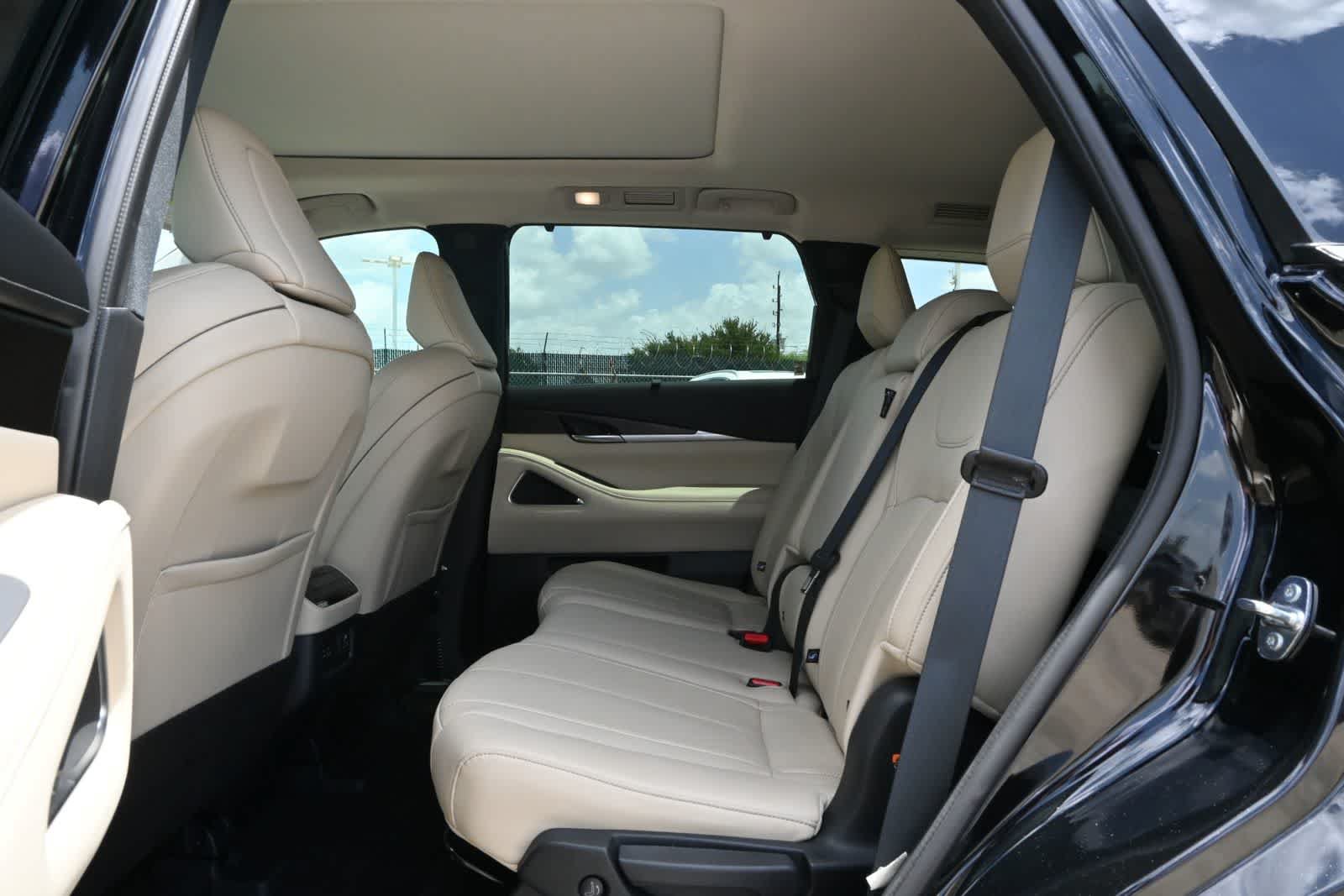 Used 2023 INFINITI QX60 Sensory w/ Vision Package AWD/4WD image 18